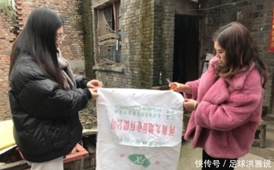 洛阳大姐模仿武则天:泡面当王冠,麻袋做龙袍,23家公司争相签约